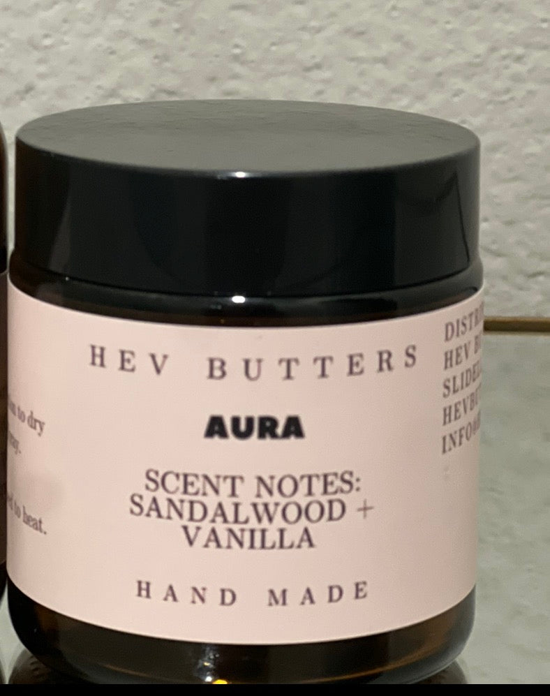 Aura – Warm. Grounded. Inviting. (Sandalwood + Vanilla)